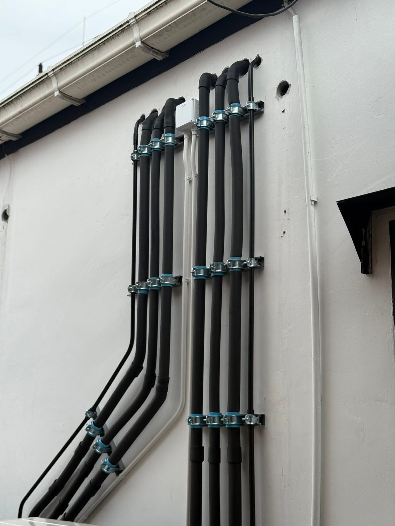 Cassette air conditioner installation