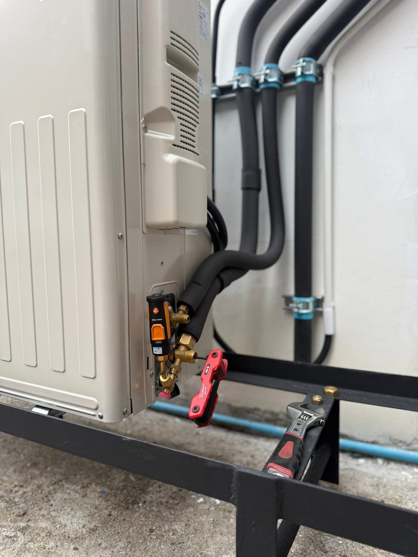 Cassette air conditioner installation